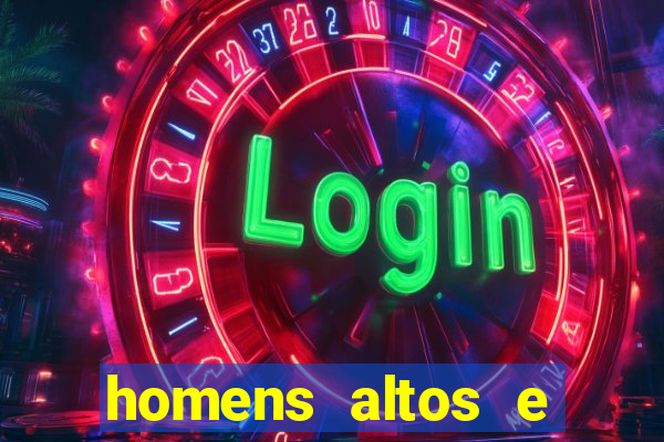 homens altos e sarados pelados